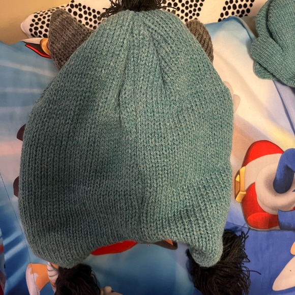 Carter’s hat/mittens - Picture 2 of 3